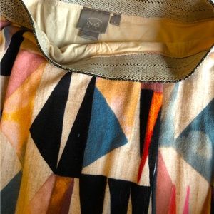 Flowy knit maxi skirt with modern geo pattern